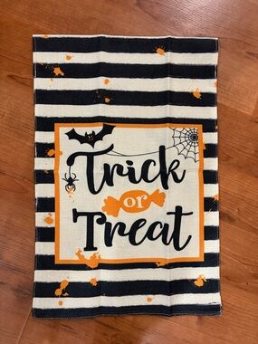 "Trick or Treat" Halloween Garden Flag- Black, White & Orange